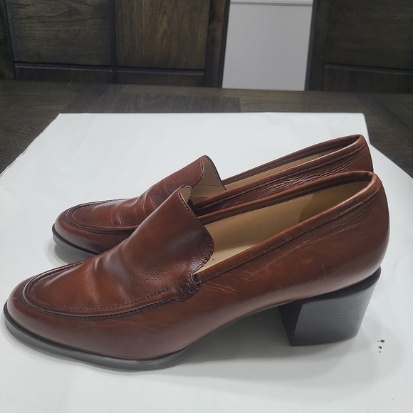 SHOE'S - Picture 3 of 4